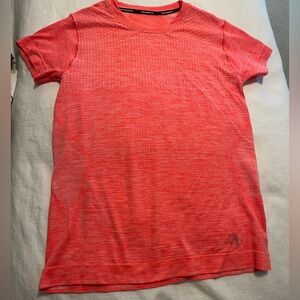 New Balance Dri fit shirt 🍑 
Size Medium